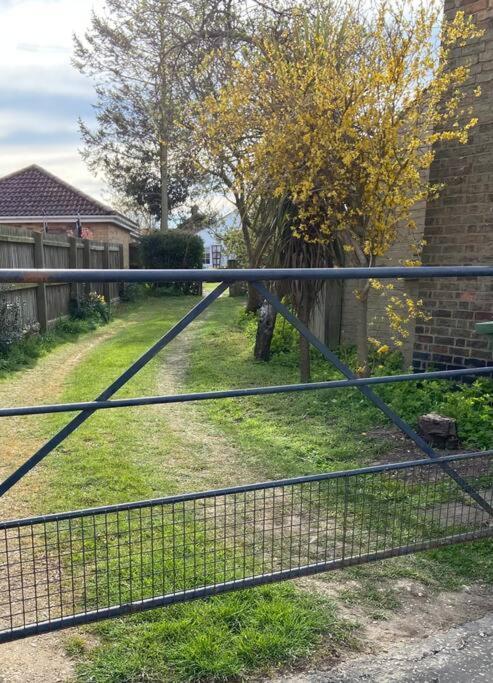 Field Cottage Whittlesey Экстерьер фото